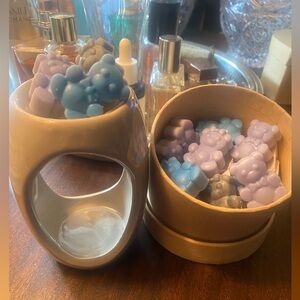 New Box 5ox wax melts, scent Moonstone Crystal. wax melter included. PRICE FIRM